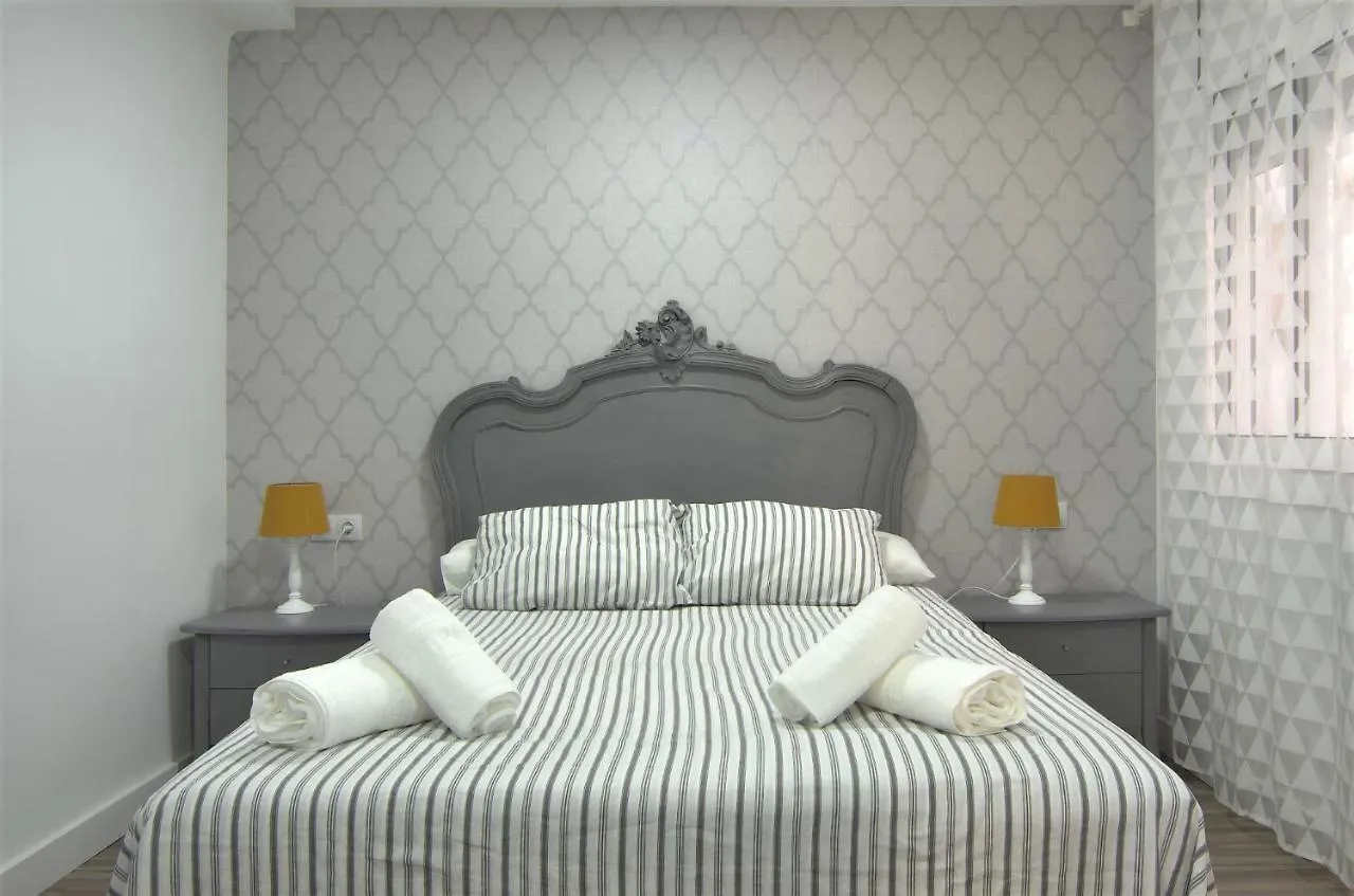 Apartment Ronda Sant Antoni location